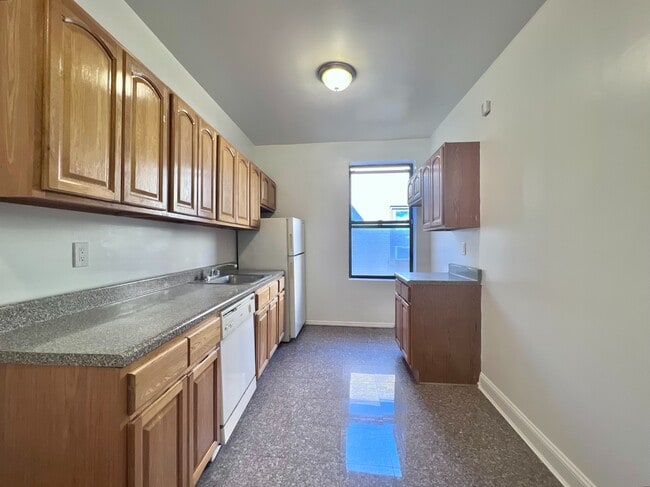 Building Photo - 1803 Riverside Dr