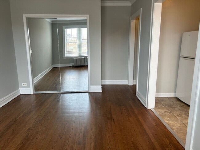 Foto del edificio - Beautiful Edgewater Efficiency Studio ~ Heat Included ~ Cats Welcome
