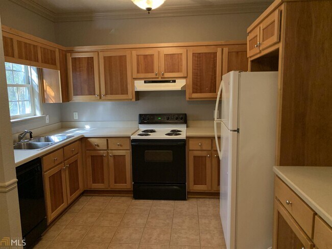 Building Photo - 63-63B Live Oak Rd