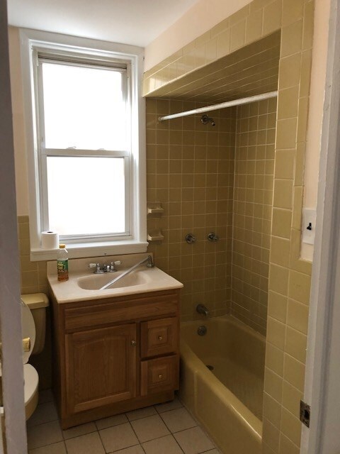 Building Photo - 183 W 48th St