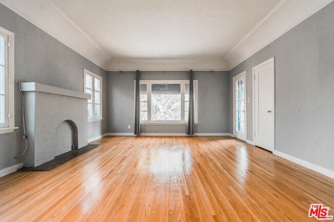 Building Photo - 817 Westmount Dr