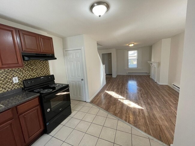 Building Photo - 2 BED 1 BATH HOME FOR RENT.