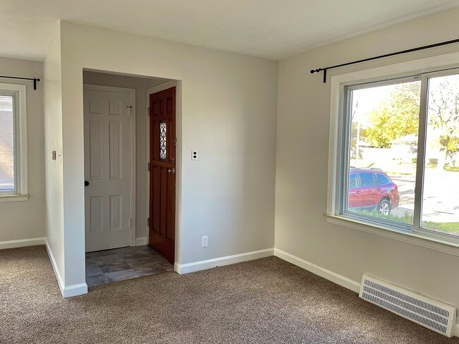 Front entryway - 1003 W 12 Mile Rd
