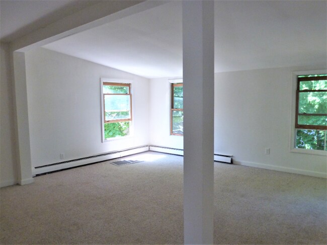 Building Photo - 14 Hickok Pl