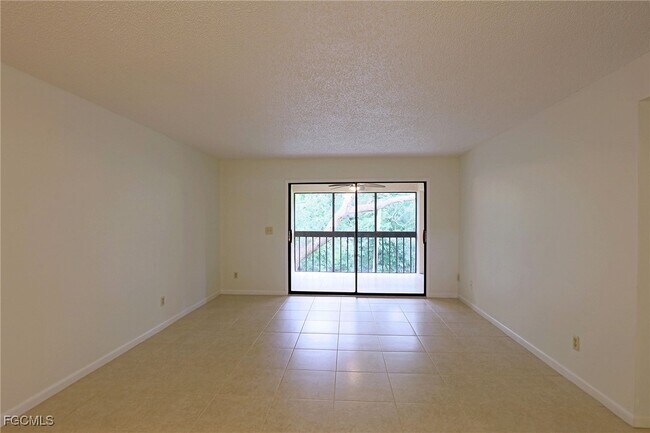 Foto del edificio - 6120 Whiskey Creek Dr