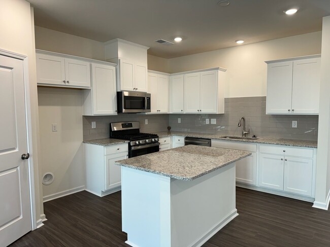 Foto del edificio - Brand New Townhome in Concord! Great schools!