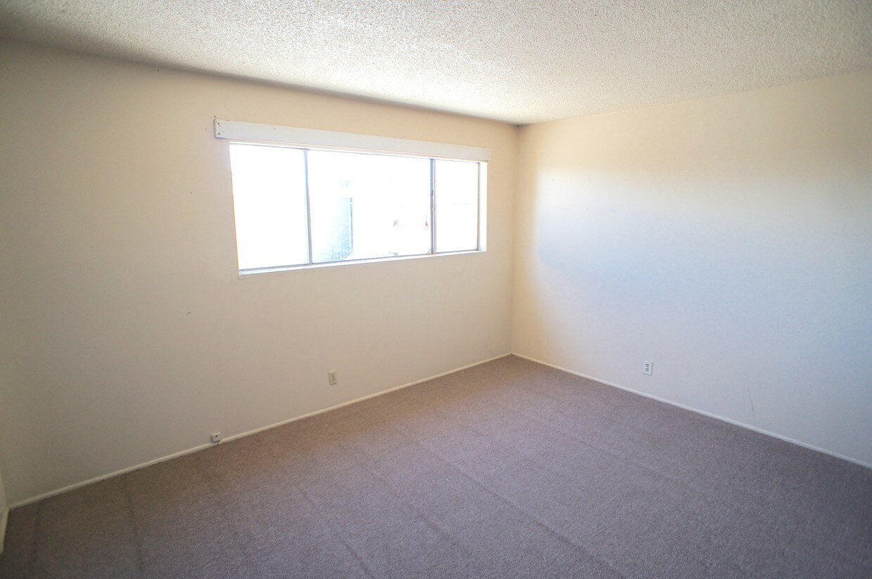 Foto principal - 757 E Twain Ave