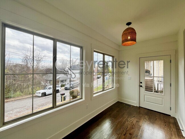 Foto del edificio - 3571 Crompton St