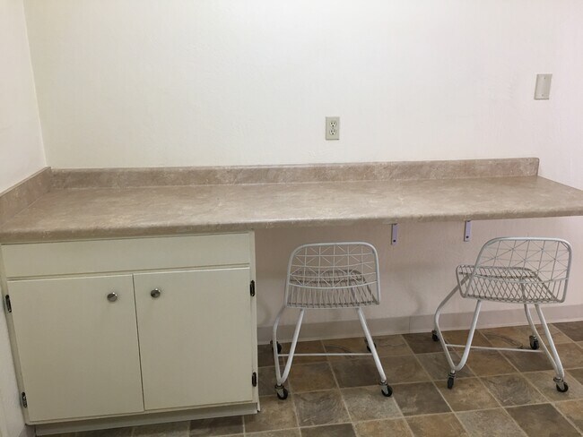 Building Photo - 724 10th St