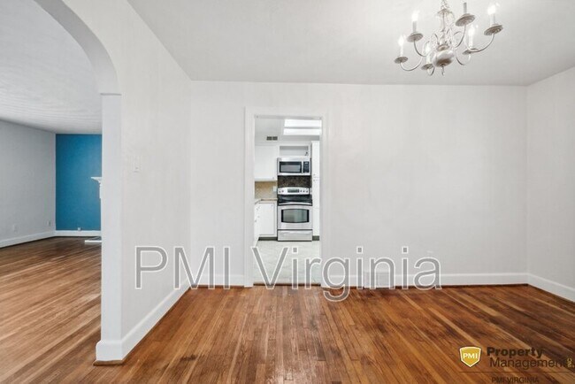Building Photo - 5037 Lake Cir