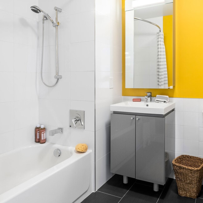 Building Photo - 343 Summit Ave