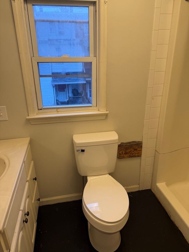 Building Photo - Newly Renovated 3BR Row Home – Move-In Ready