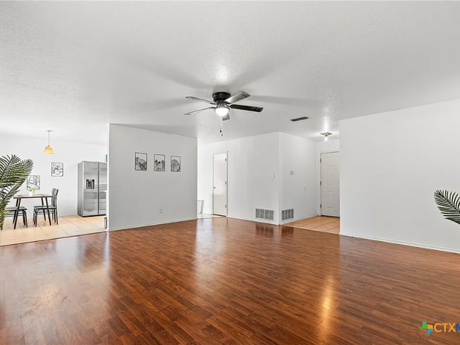 Building Photo - 2011 Agate Dr