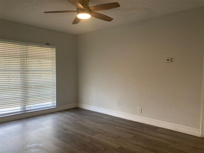 Building Photo - 4461 Treehouse Ln
