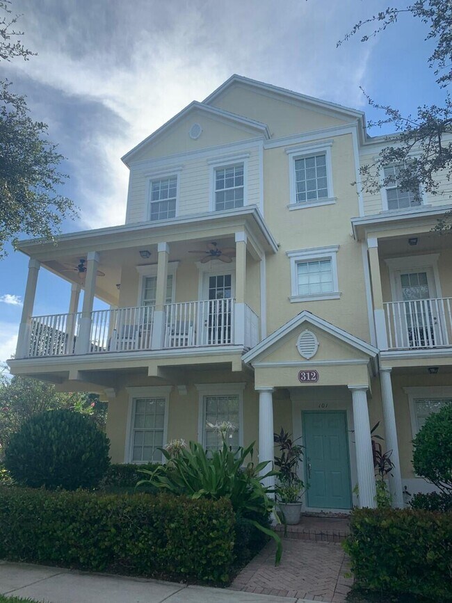Foto del edificio - 312 W Thatch Palm Cir