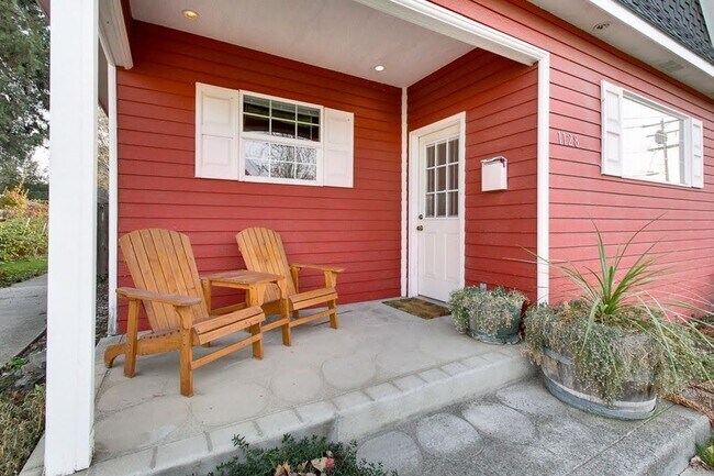 Building Photo - 1128 Hobson St