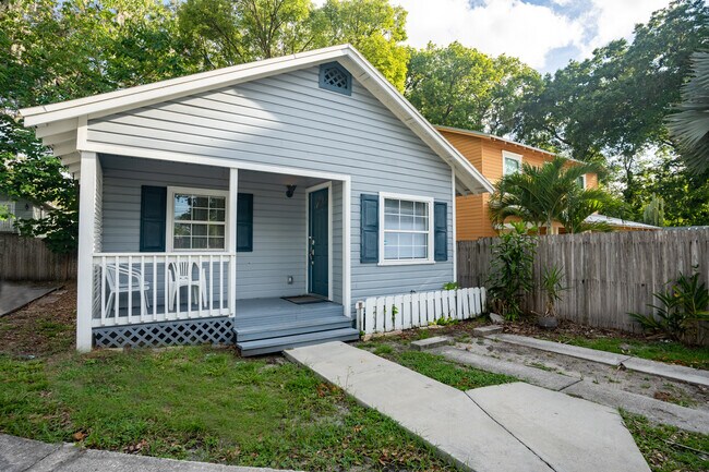 Building Photo - 712 Hillcrest St