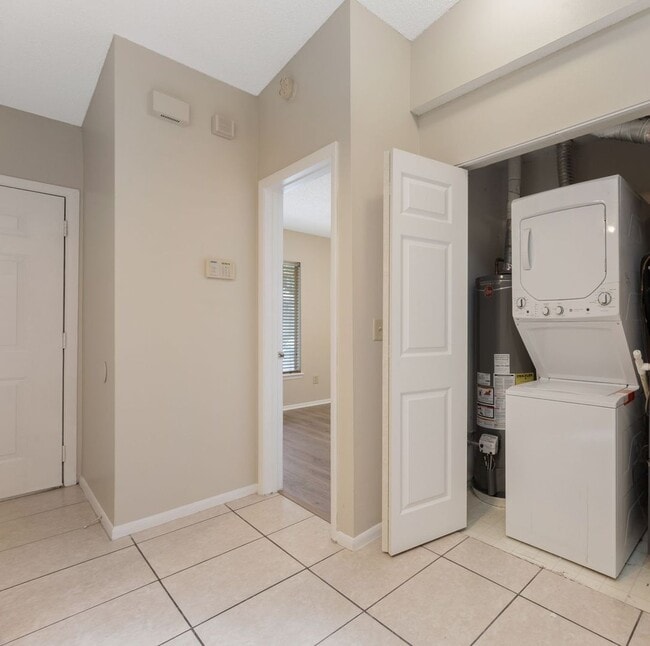 Building Photo - New Winter Garden Rental