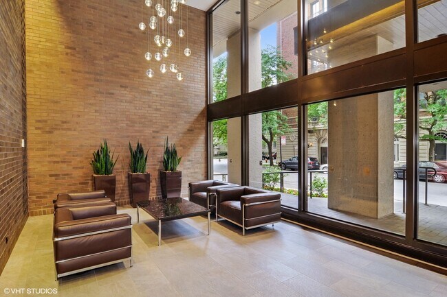 Foto del edificio - 2650 N Lakeview Ave