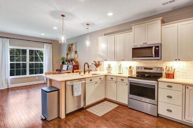Building Photo - 6753 Albatross Ln