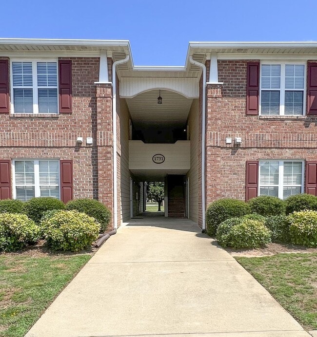 Building Photo - 1731 Renwick Dr