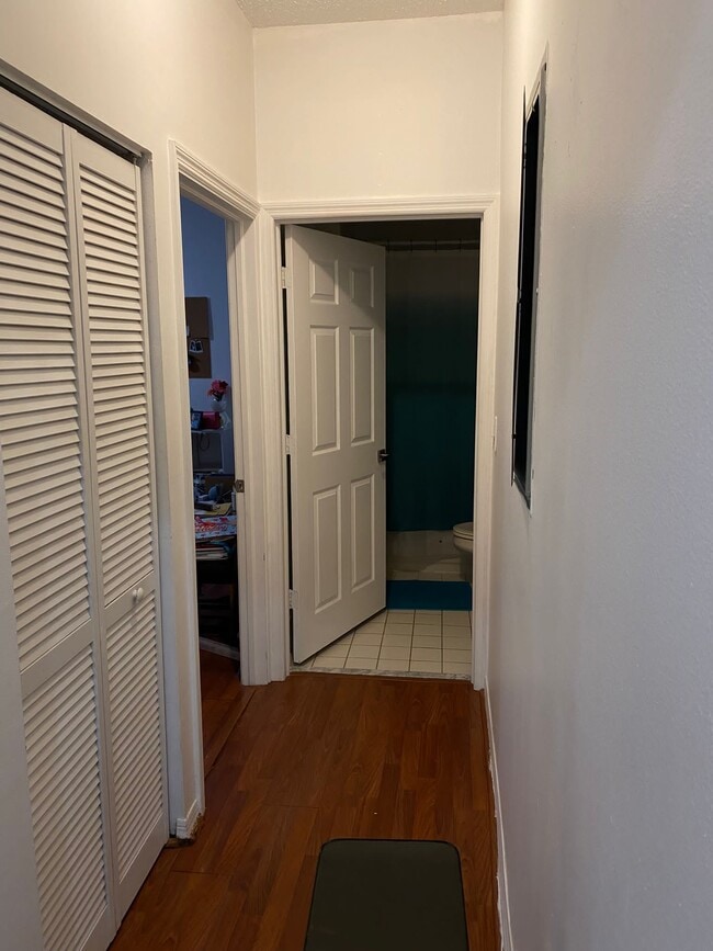 Foto del edificio - 4220 NE 9th St