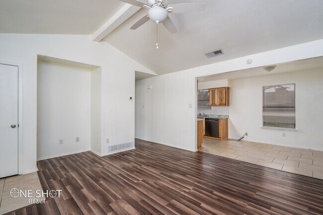 Foto del edificio - 1718 N Mockingbird Ln