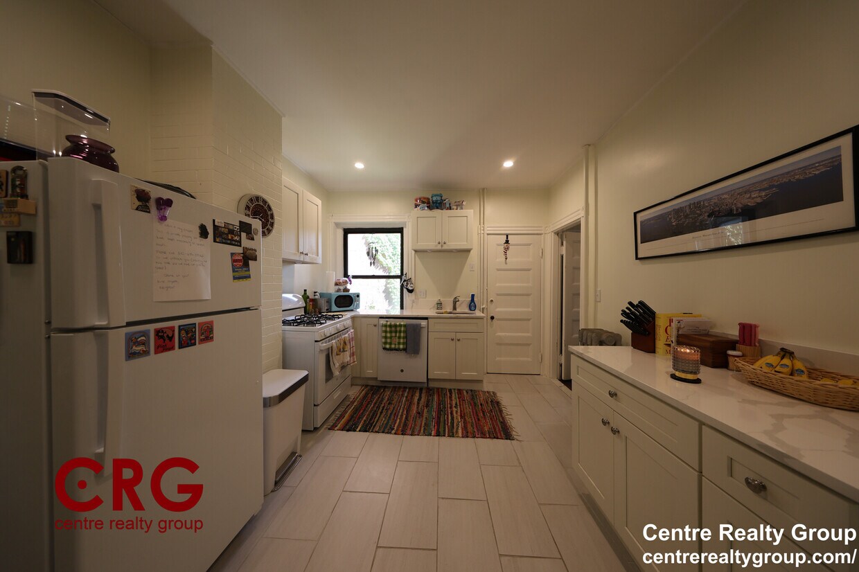 Foto principal - 1855 Beacon St