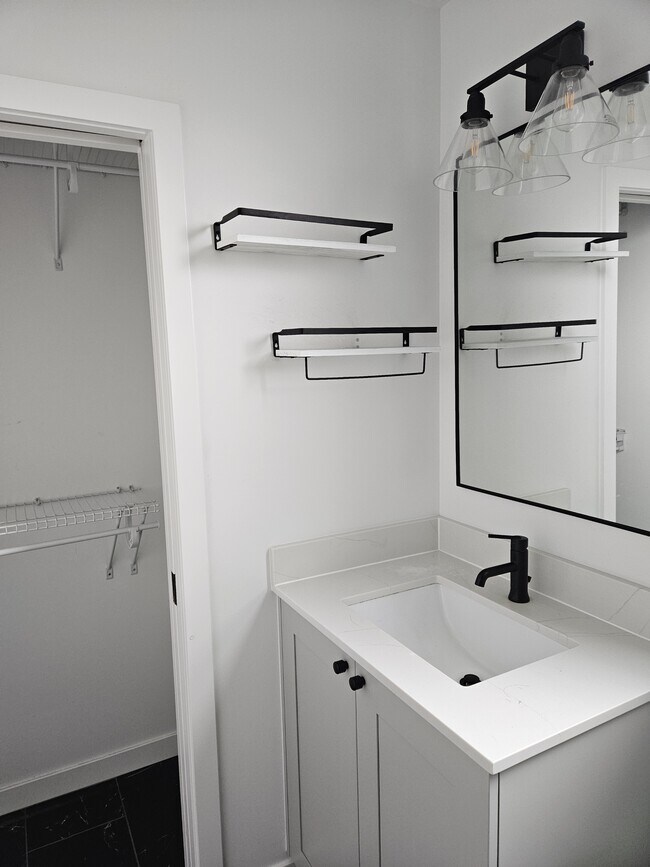 Foto del edificio - 4610 Woodland Park Ave N