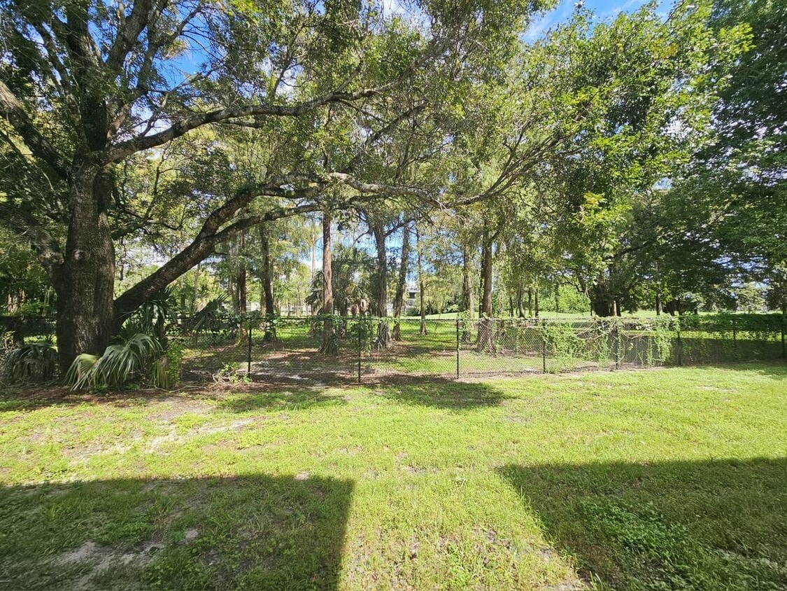 Primary Photo - 7925 Fairview Dr