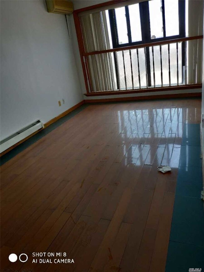 Foto del edificio - 144-48 Roosevelt Ave