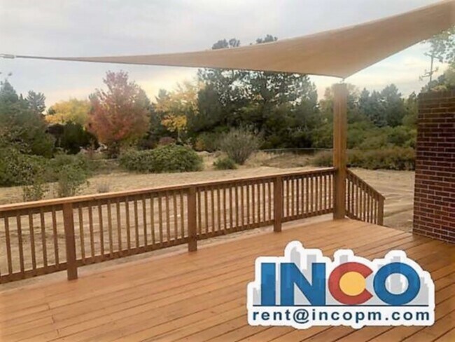 Building Photo - 4940 Lakeshore Dr