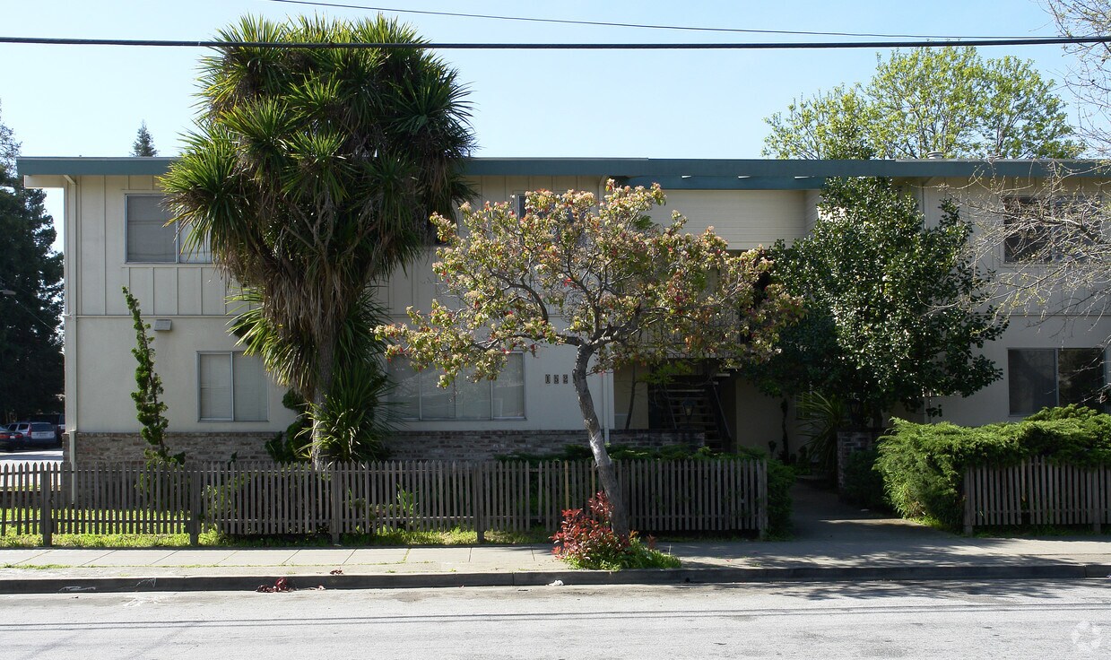 Foto del edificio - 1526 Hess Rd