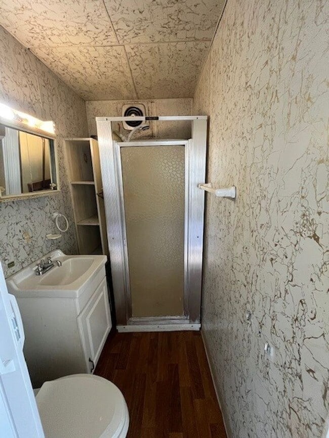 Foto del edificio - 4 bedroom 2 bathroom