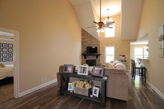 Building Photo - 636 Fox Hound Dr