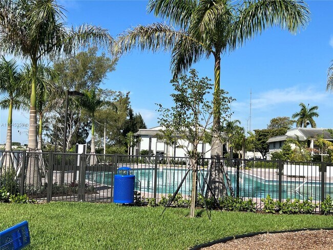 Foto del edificio - 670 NE 207th St
