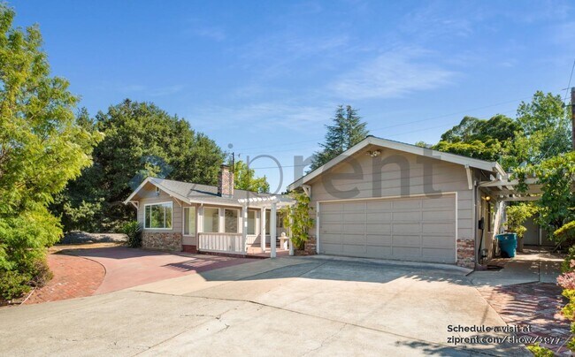 Building Photo - 10609 Creston Dr