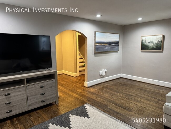 Foto del edificio - 1712 Main St SW