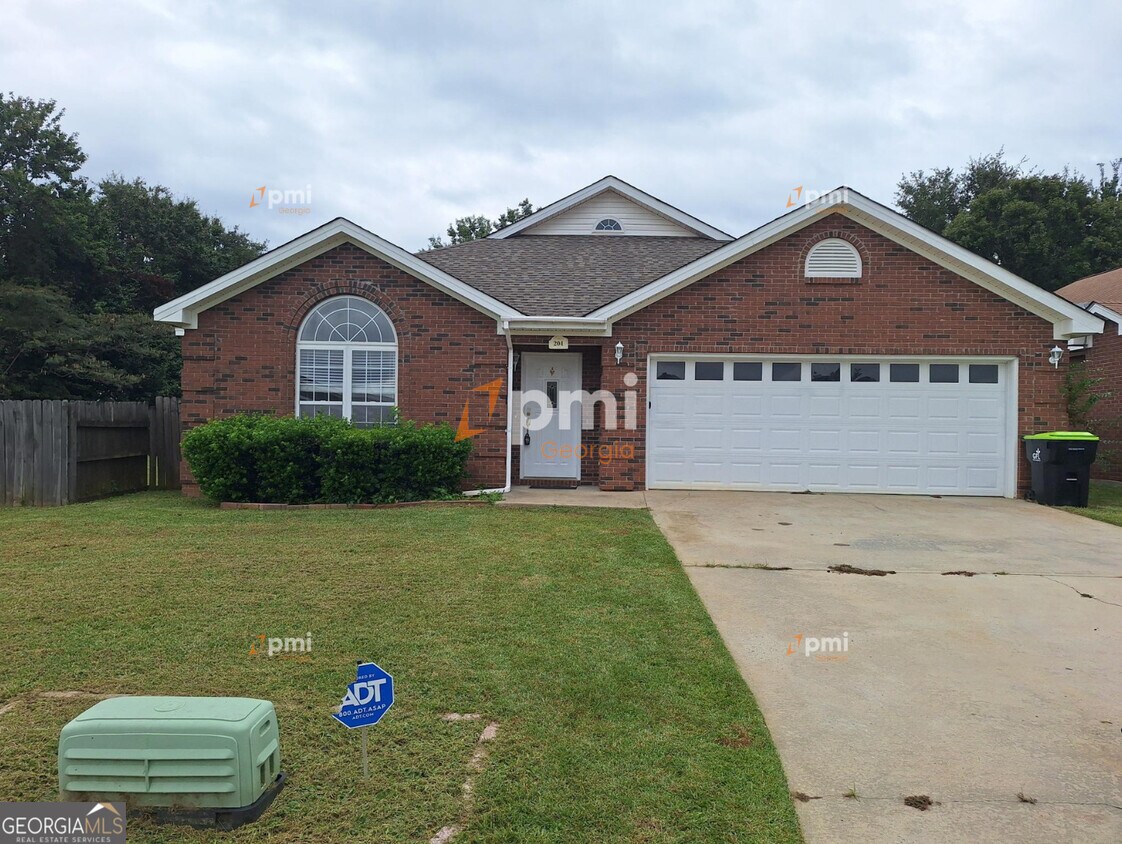 Foto principal - 204 Westcliff Center St