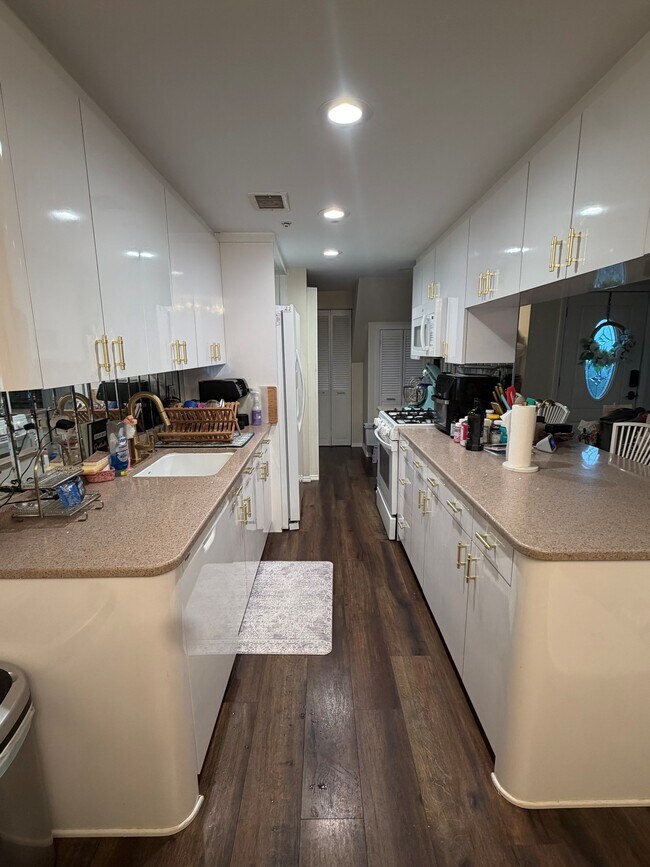 Foto del edificio - 320 Birchwood Rd