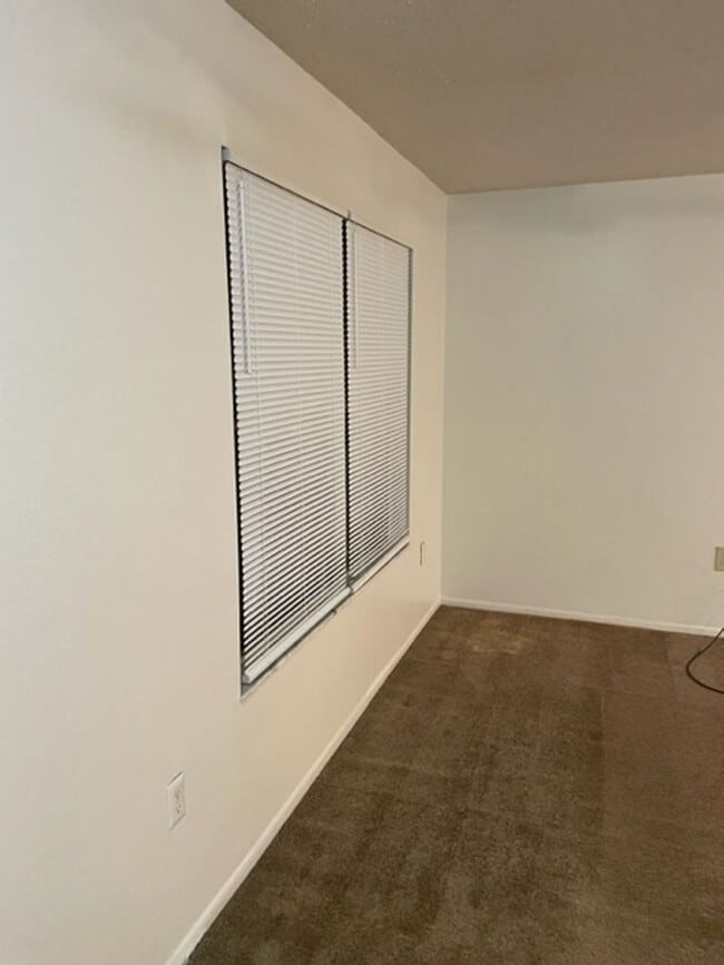 Building Photo - 635 Buoy Ln