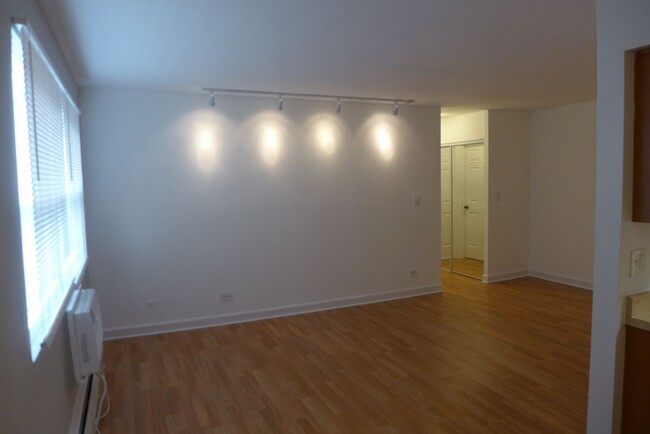 Foto del edificio - 1 br, 1 bath Apartment - Winthrop Suites A...