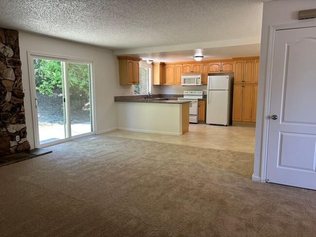 Building Photo - Spacious 3 bed/2 bath home in Martinez