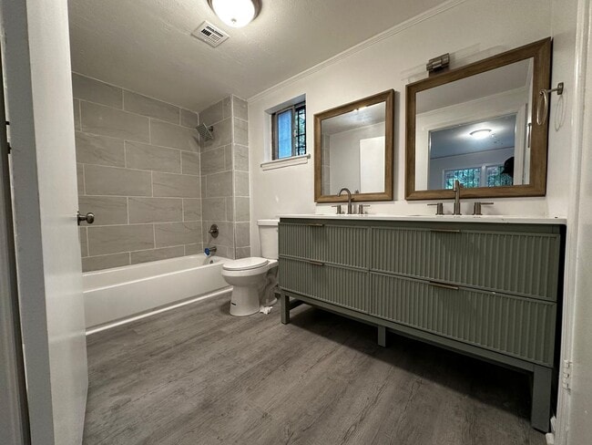 Foto del edificio - Spacious 5 Bed / 2 Bath home