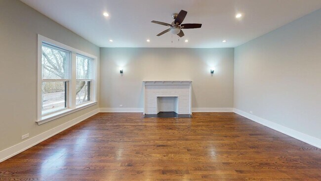 Building Photo - 1027 E Hyde Park Blvd