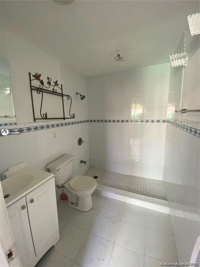 Building Photo - 620 SW 47th Ave