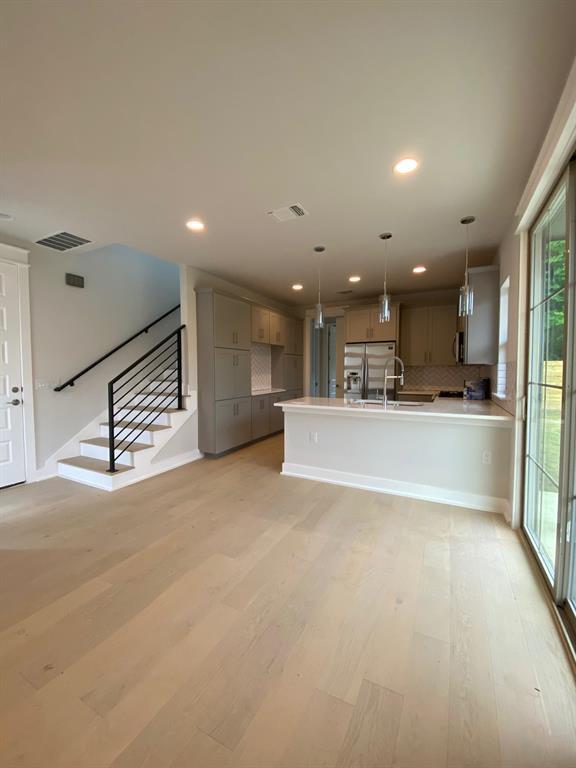 Foto del edificio - 6920 Bethune Ave