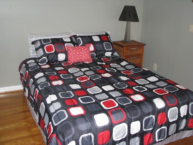 Bedroom - 2900 Highland Dr