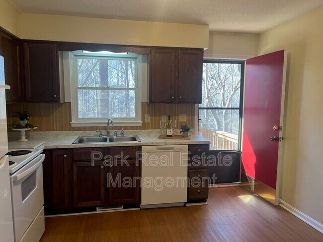 Foto del edificio - 293 Cedar Terrace Rd