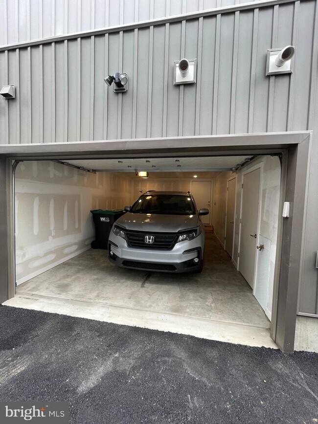Foto del edificio - 3112 Riseview Ln